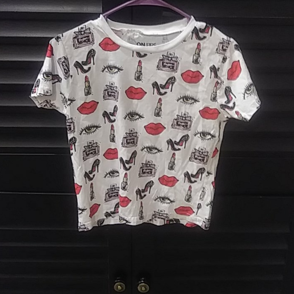 Short cute t shirt